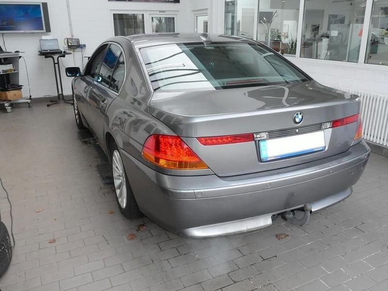 Gebraucht BMW 745 Sport Line 333 PS (244 kW) 2004 Grau Limousine