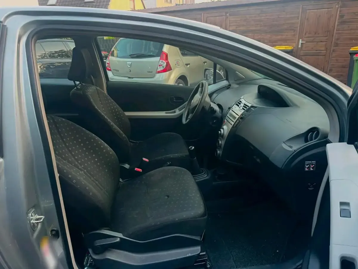 Gebraucht Toyota Yaris Eco 70 PS (51 kW) 2009 Silber Kleinwagen