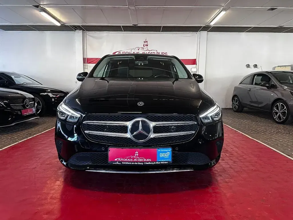 Gebraucht Mercedes B180 116 PS (85 kW) 2020 Schwarz Van / Kleinbus