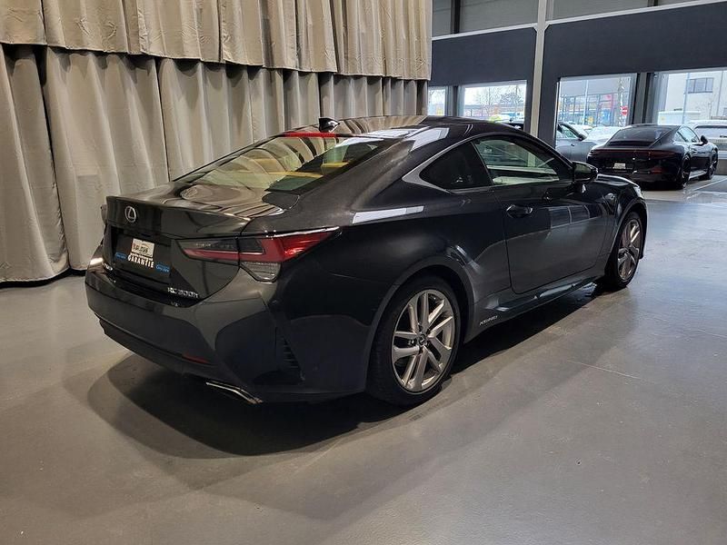 Gebraucht Lexus RC300h 223 PS (164 kW) 2019 Graphite black Coupé