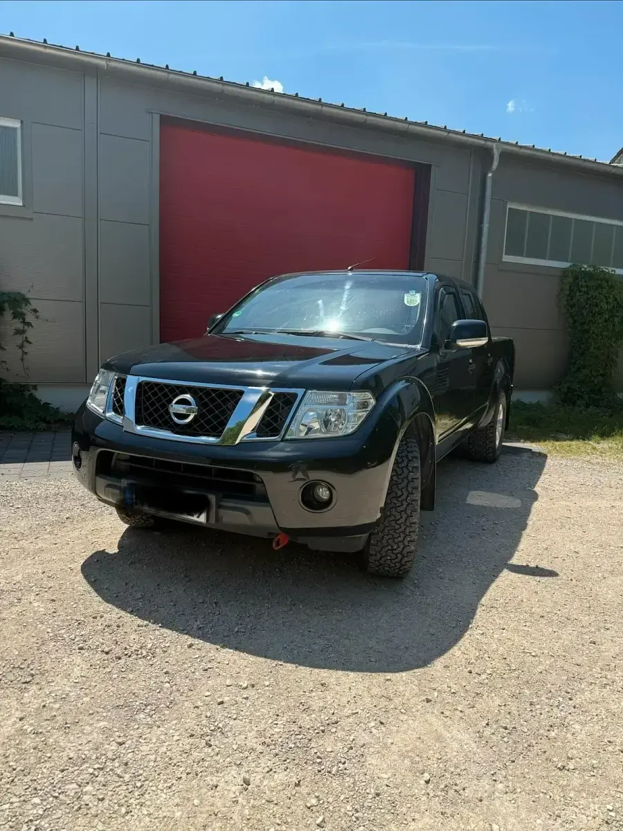Gebraucht Nissan Navara 190 PS (139 kW) 2013 Schwarz Pickup