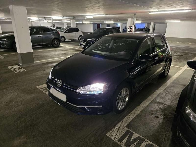 Gebraucht VW Golf VII Highline 131 PS (96 kW) 2017 Blau Kleinwagen