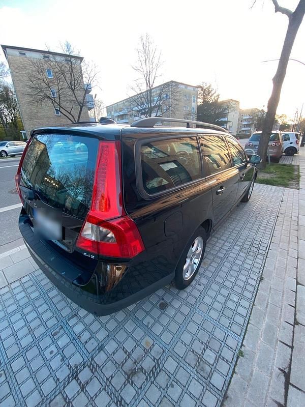 Używany Volvo V70 163 KM (119 kW) 2007 Czarny Kombi