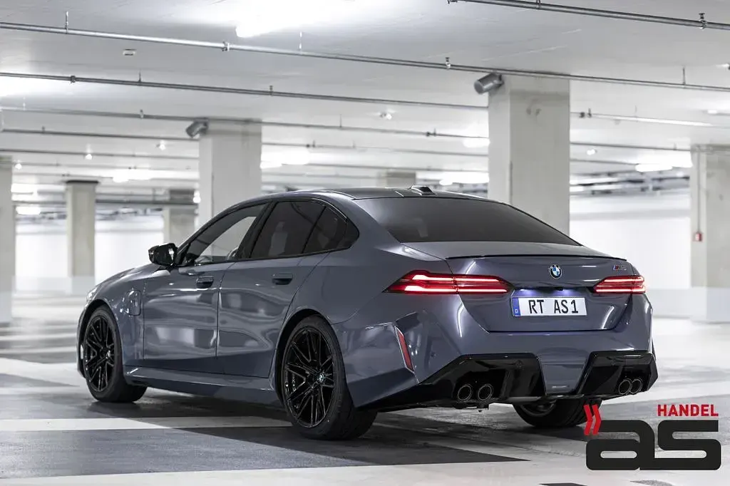 Używany BMW M5 Performance 727 KM (534 kW) 2026 Szary Sedan/Limuzyna