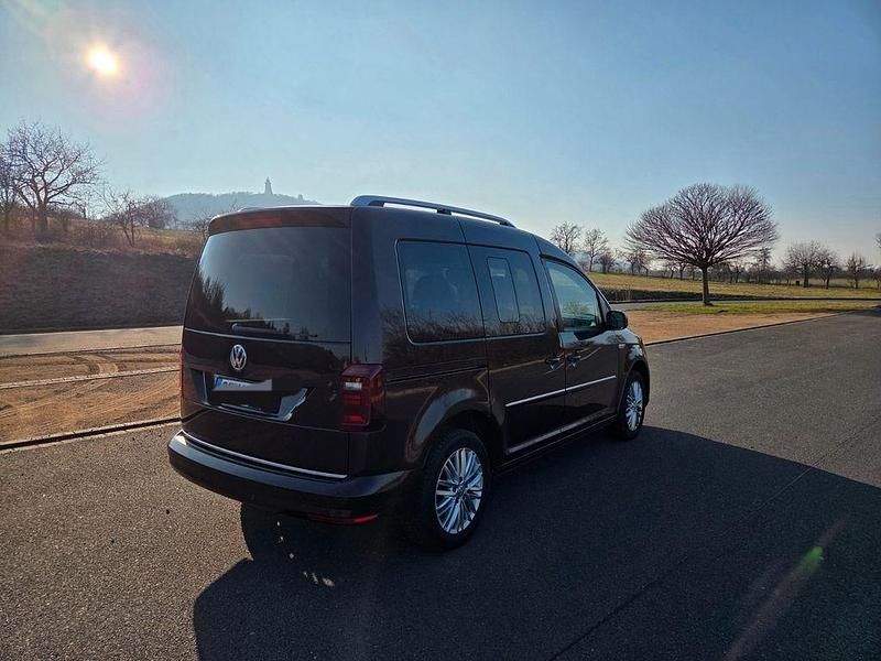 Gebraucht VW Caddy Highline 150 PS (110 kW) 2016 Violett Van / Kleinbus