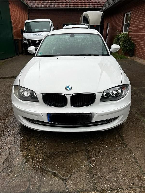 Gebraucht BMW 116 122 PS (89 kW) 2011 Weiß Kleinwagen