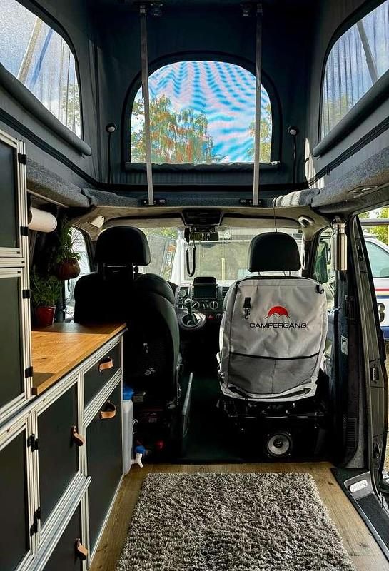 Gebraucht VW Multivan Trendline 131 PS (96 kW) 2025 Blau Van