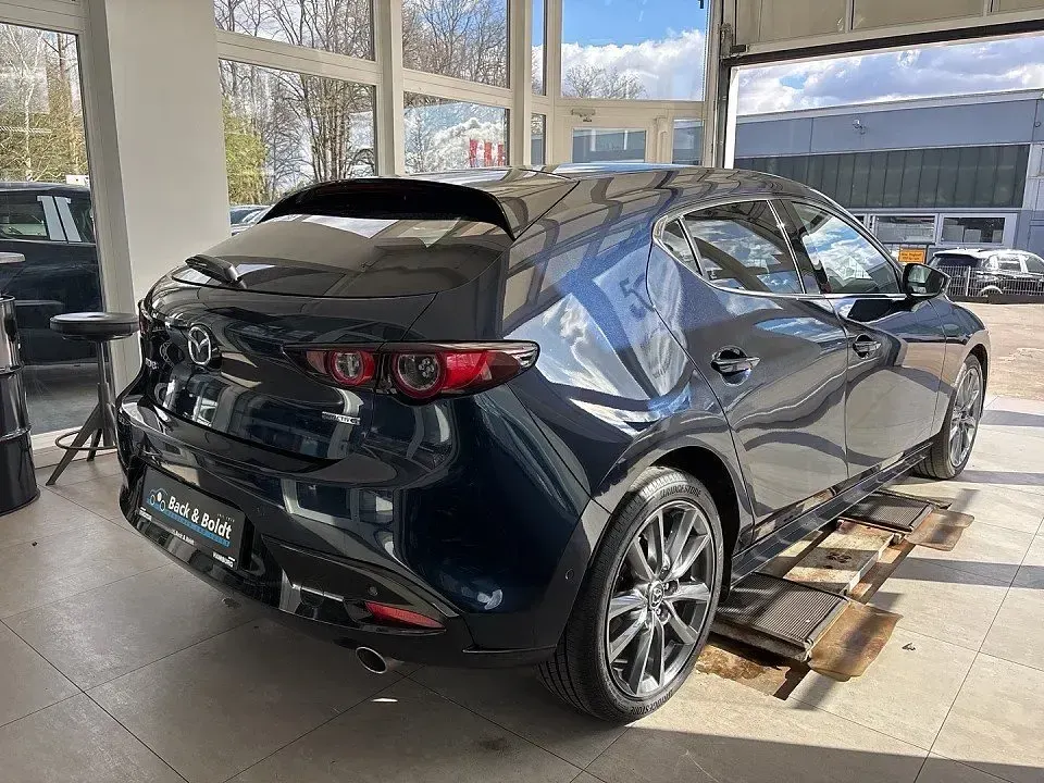 Gebraucht Mazda 3 Selection 122 PS (89 kW) 2021 Deep crystal blue Limousine