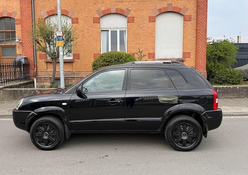 Gebraucht Hyundai Tucson 141 PS (103 kW) 2010 Schwarz SUV