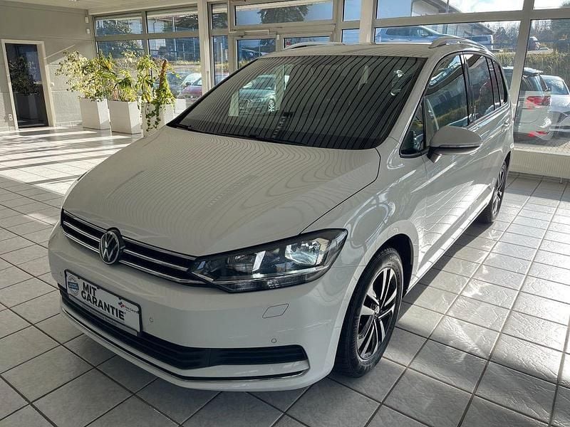 Weiß Gebraucht 2020 VW Touran United Van / Kleinbus | 21.999 € (Guter Preis) - Bild 1/4