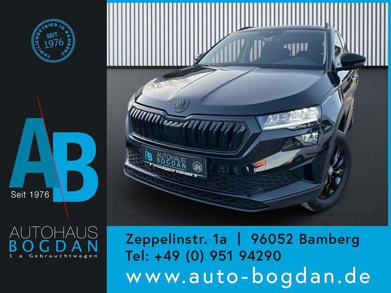Schwarzmagic perleffekt Gebraucht 2024 Skoda Karoq Selection SUV | 23.680 € (Superpreis) - Bild 1/4