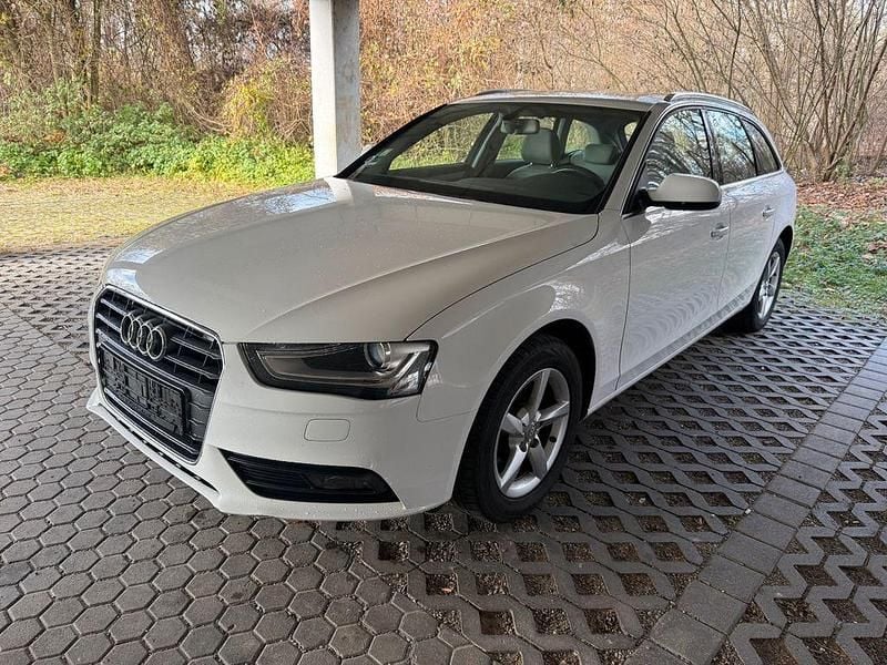 Weiß Gebraucht 2015 Audi A4 Ambiente Kombi | 4.500 € - Bild 1/4