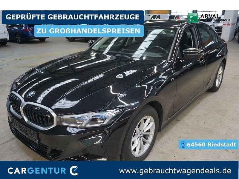 Saphirschwarz Gebraucht 2022 BMW 318 Limousine | 24.990 € (Guter Preis) - Bild 1/2