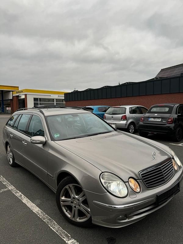 Grau Gebraucht 2005 Mercedes E280 Avantgarde Kombi | 4.650 € (Guter Preis) - Bild 1/4
