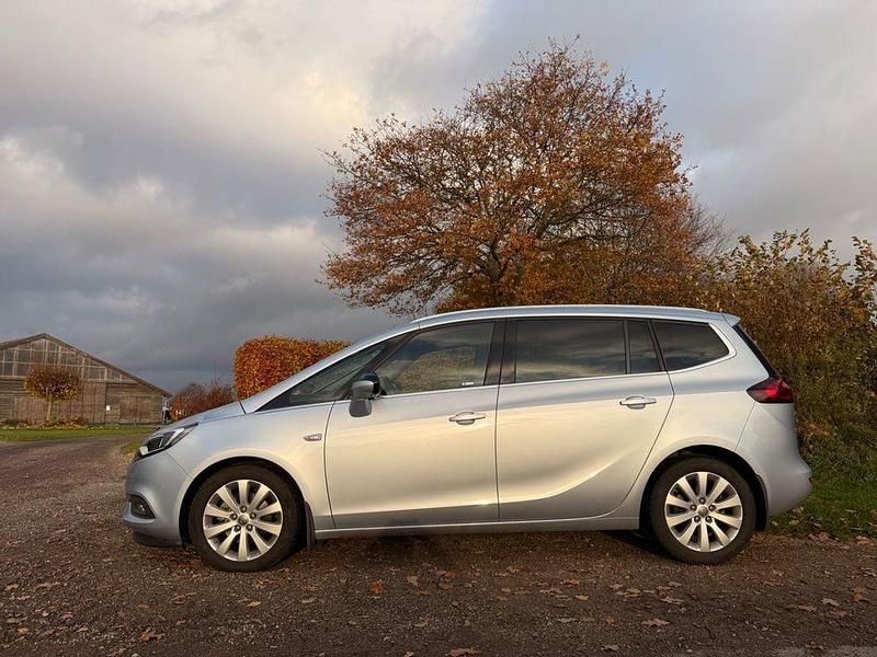 Blau Gebraucht 2017 Opel Zafira Tourer Van / Kleinbus | 15.999 € (Fairer Preis) - Bild 1/4