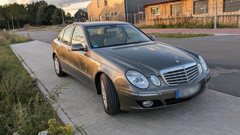 Beige Gebraucht 2007 Mercedes 220 Elegance Limousine | 6.750 € - Bild 1/4
