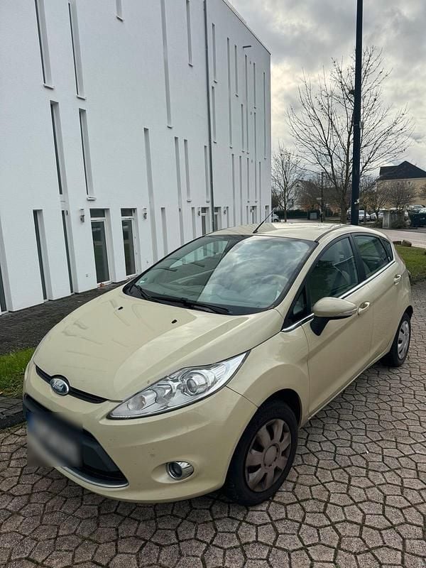 Beige Gebraucht 2010 Ford Fiesta Kleinwagen | 4.000 € (Fairer Preis) - Bild 1/4