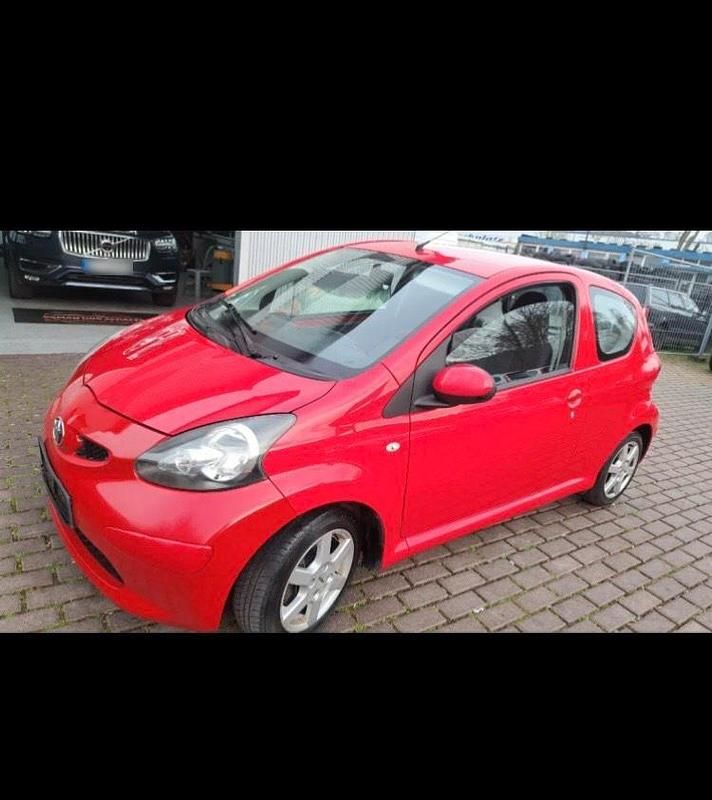 Gebraucht Toyota Aygo 70 PS (51 kW) 2006 Rot Kleinwagen