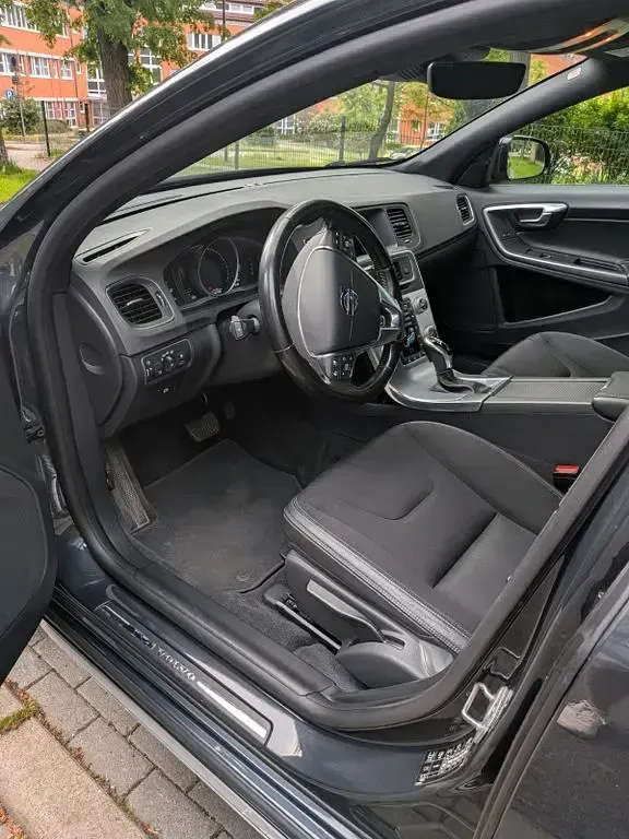 Gebraucht Volvo V60 CC 150 PS (110 kW) 2018 Grau Kombi
