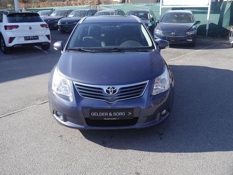 Gebraucht Toyota Avensis Edition 126 PS (92 kW) 2011 Grau Kombi