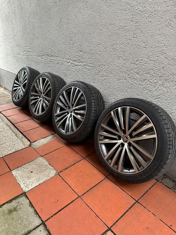 Gebraucht Skoda Superb 190 PS (139 kW) 2016 Schwarz Limousine