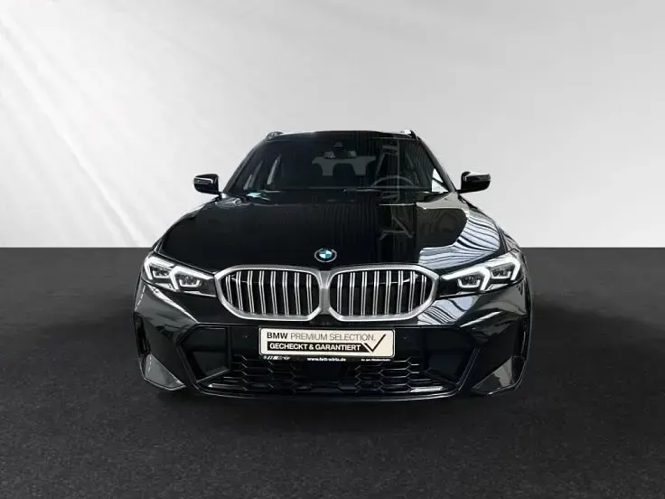 Gebraucht BMW 330 M Sport 245 PS (180 kW) 2025 Black sapphire metallic Kombi