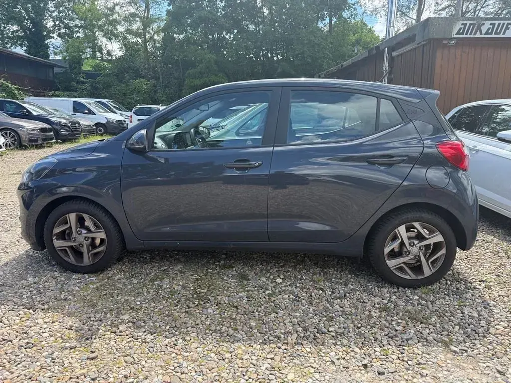 Gebraucht Hyundai i10 Trend 84 PS (61 kW) 2022 Grau Kleinwagen