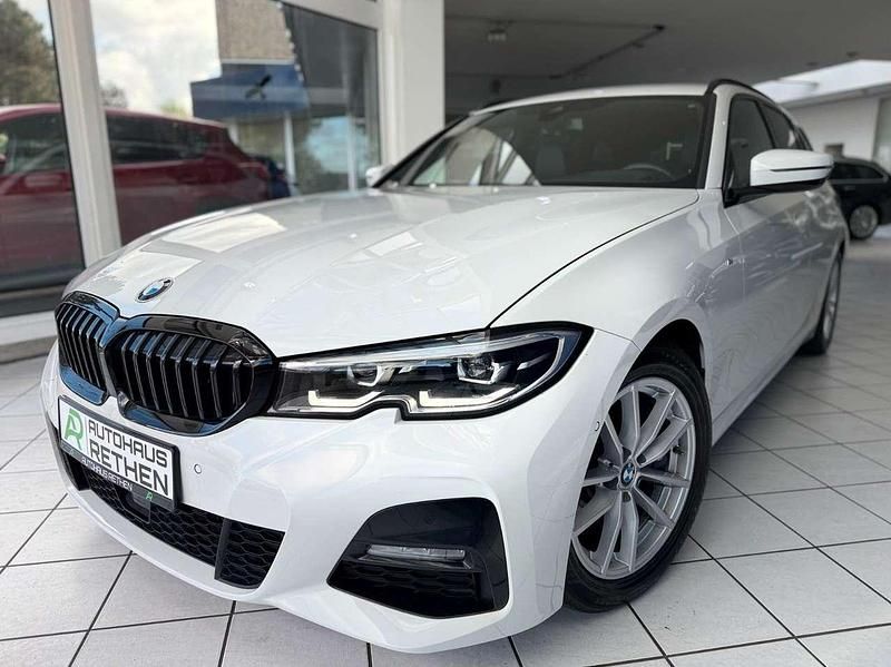Alpinweiss iii Gebraucht 2019 BMW 330 M Sport Kombi | 32.490 € (Fairer Preis) - Bild 1/4
