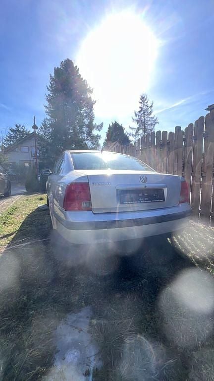 Gebraucht VW Passat 101 PS (74 kW) 1997 Silber Limousine