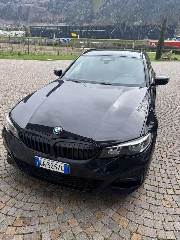 Schwarz Gebraucht 2020 BMW 320 M Sport Kombi | 18.990 € (Fairer Preis) - Bild 1/4