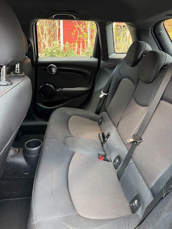 Second-hand Mini ONE 102 CP (75 kW) 2019 Negru Hatchback