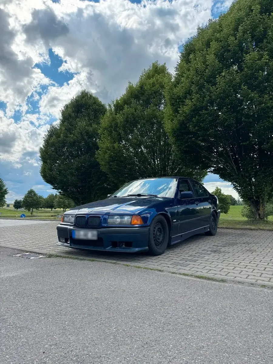 Gebraucht BMW 320 150 PS (110 kW) 1997 Blau Limousine