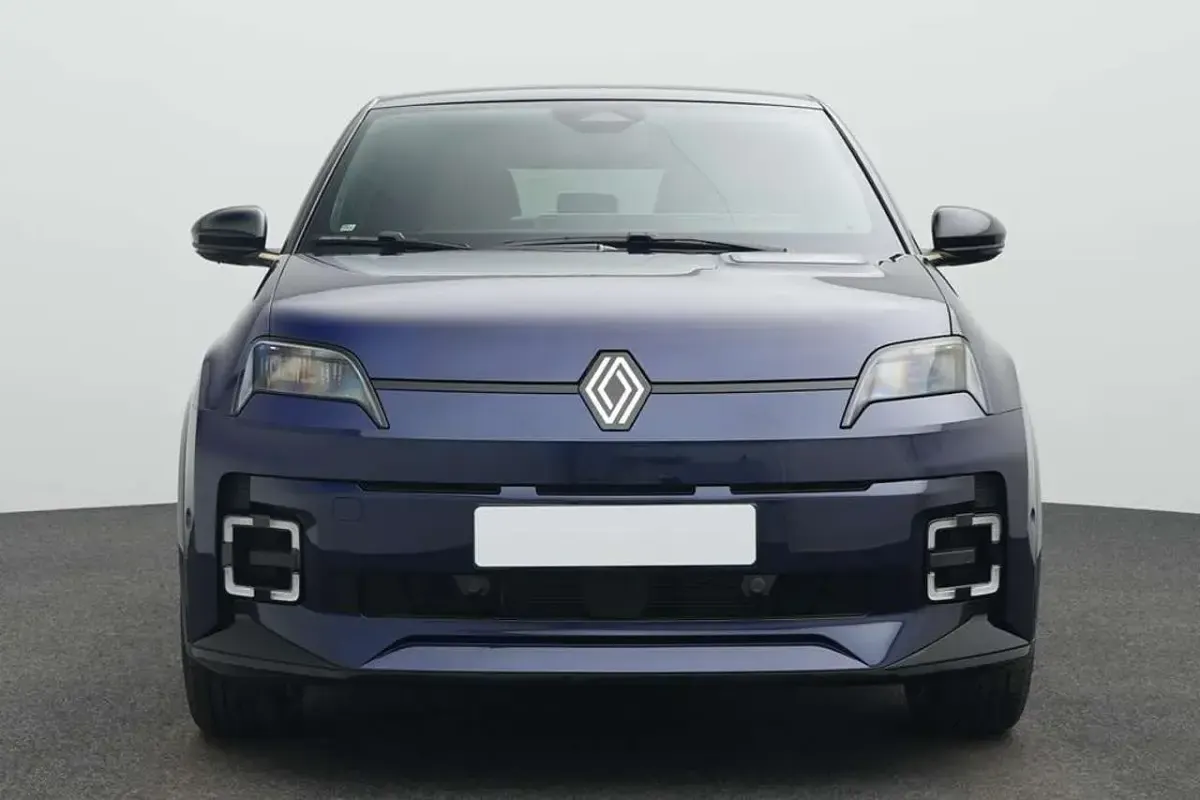 Gebraucht Renault 5 E-Tech Iconic 110 kW (150 PS) 2024 Blau rre + schwarz gne Limousine