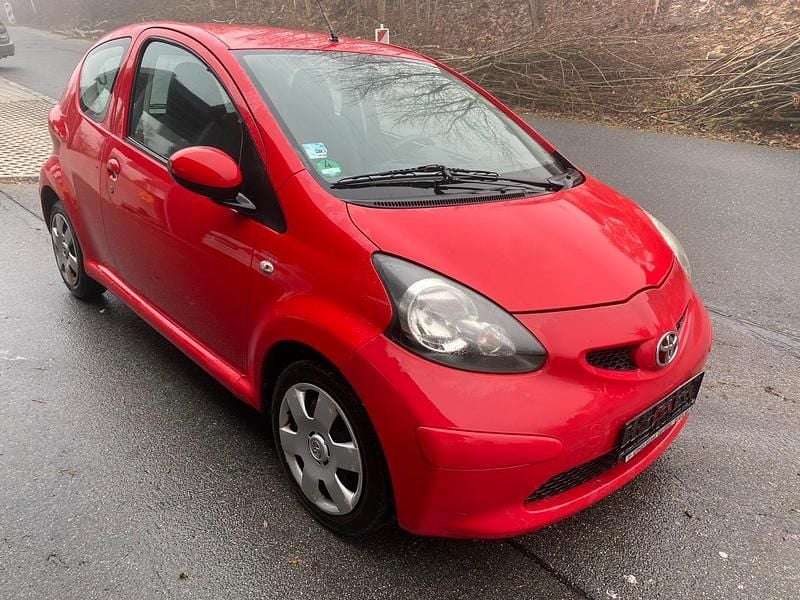 Rot Gebraucht 2006 Toyota Aygo Kleinwagen | 949 € (Guter Preis) - Bild 1/4