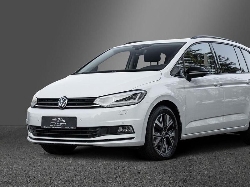 Gebraucht VW Touran Highline 150 PS (110 kW) 2022 Weiß Van / Kleinbus