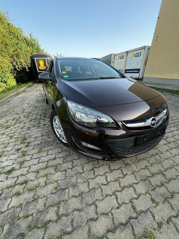Braun Gebraucht 2014 Opel Astra Kombi | 5.000 € (Fairer Preis) - Bild 1/4