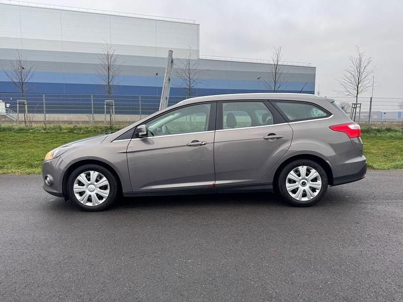 Używany Ford Focus Titanium 150 KM (110 kW) 2011 Szary Kombi