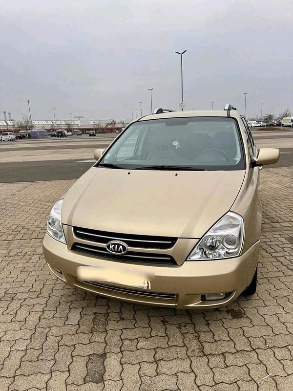 Gold Gebraucht 2007 Kia Carnival Van / Kleinbus | 6.750 € (Teuer) - Bild 1/4