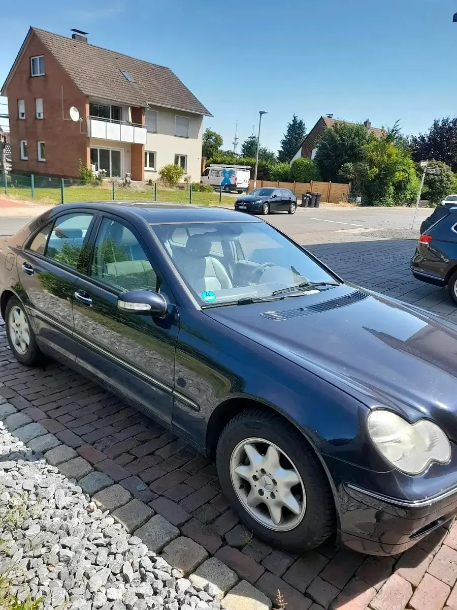 Gebraucht Mercedes C200 2026 Blau Limousine
