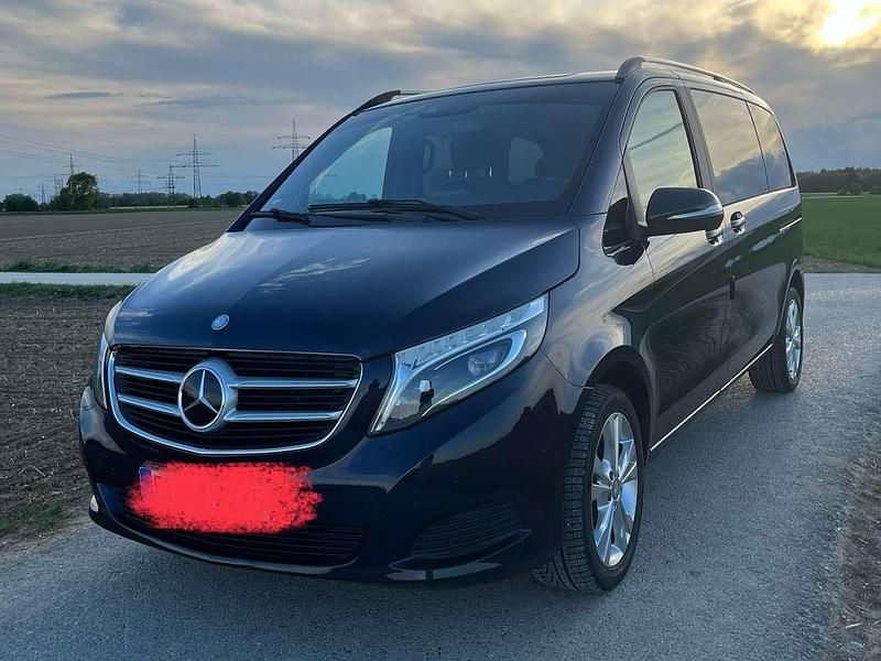 Blau Gebraucht 2015 Mercedes V250 Edition Van / Kleinbus | 42.900 € (Guter Preis) - Bild 1/4