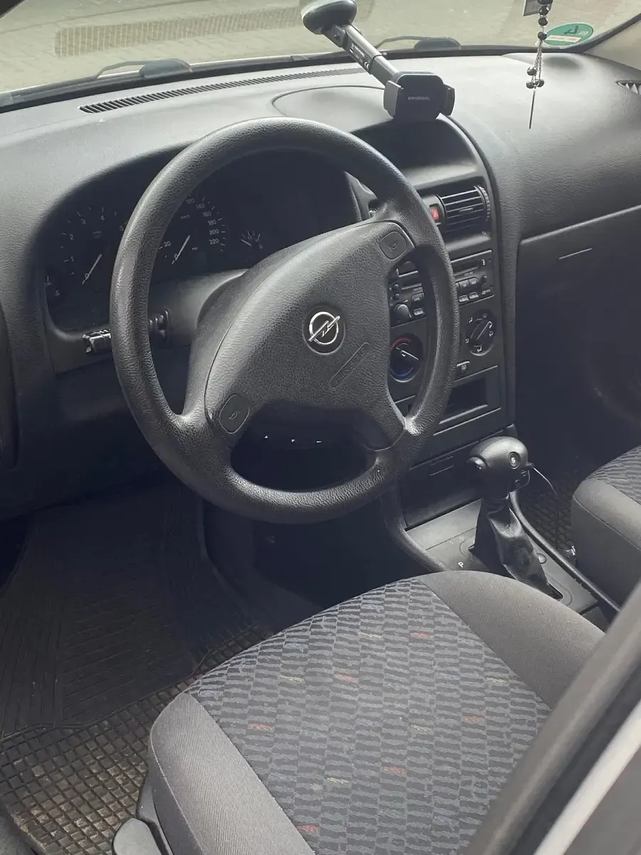 Gebraucht Opel Astra 101 PS (74 kW) 2001 Silber Limousine
