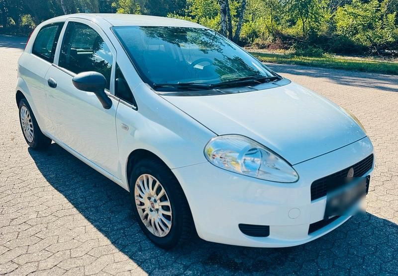 Weiß Gebraucht 2012 Fiat Punto Kleinwagen | 2.799 € (Fairer Preis) - Bild 1/4