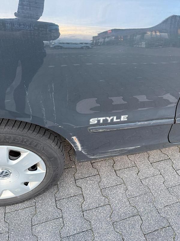 Gebraucht VW Fox Style 54 PS (39 kW) 2010 Grau Kleinwagen