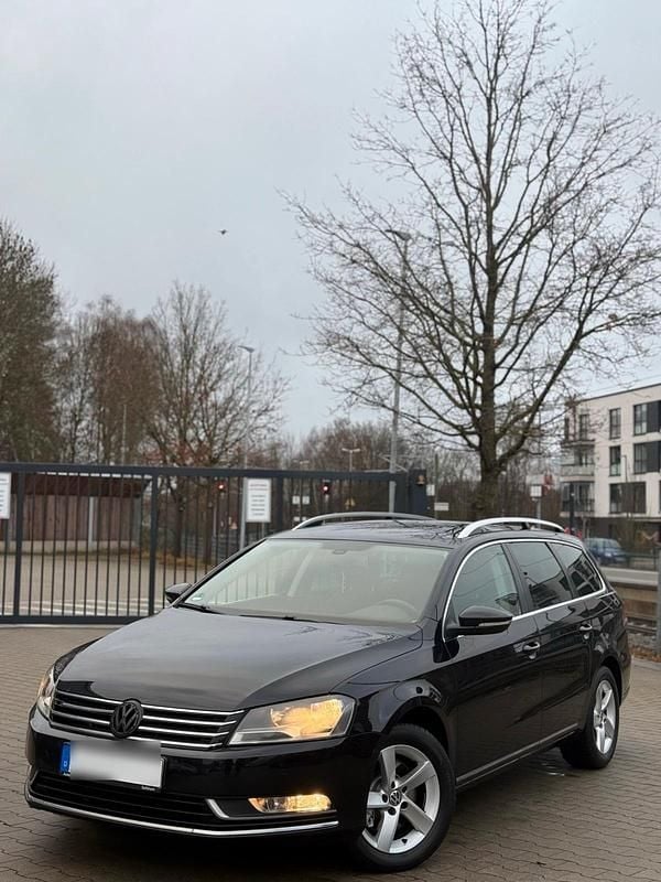 Schwarz Gebraucht 2013 VW Passat Kombi | 5.900 € (Superpreis) - Bild 1/4