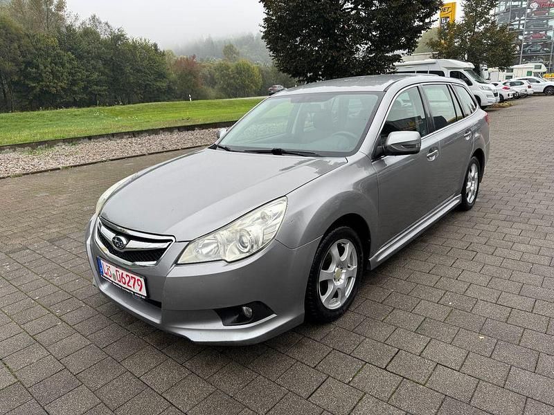 Grau Gebraucht 2011 Subaru Legacy Kombi | 4.250 € - Bild 1/4