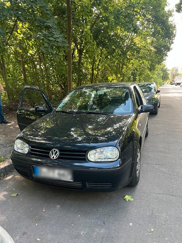 Schwarz Gebraucht 2000 VW Golf IV Limousine | 350 € (Superpreis) - Bild 1/4