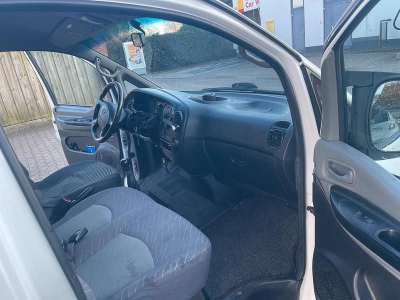 Gebraucht Hyundai H-1 140 PS (102 kW) 2006 Weiß Van / Kleinbus