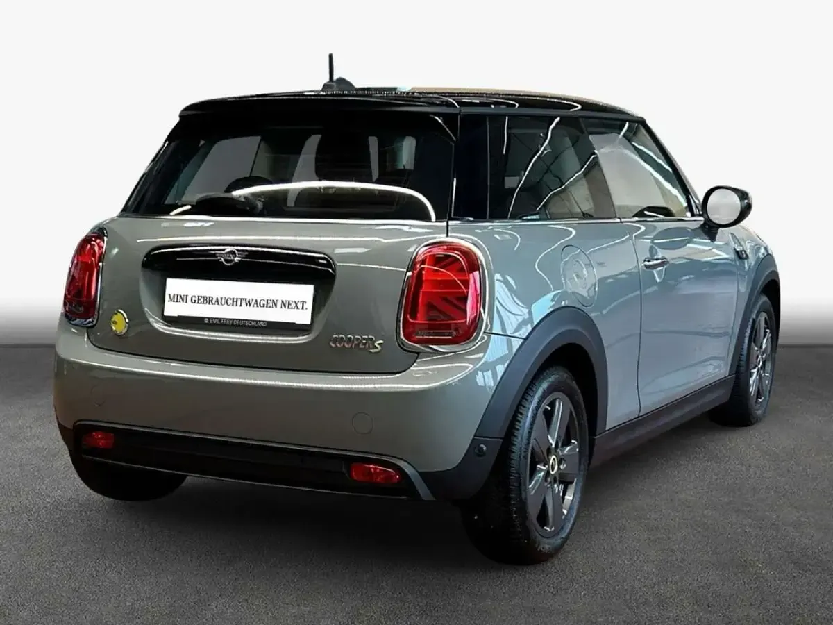 Używany Mini Cooper Essential 135 kW (184 KM) 2022 Szary Hatchback