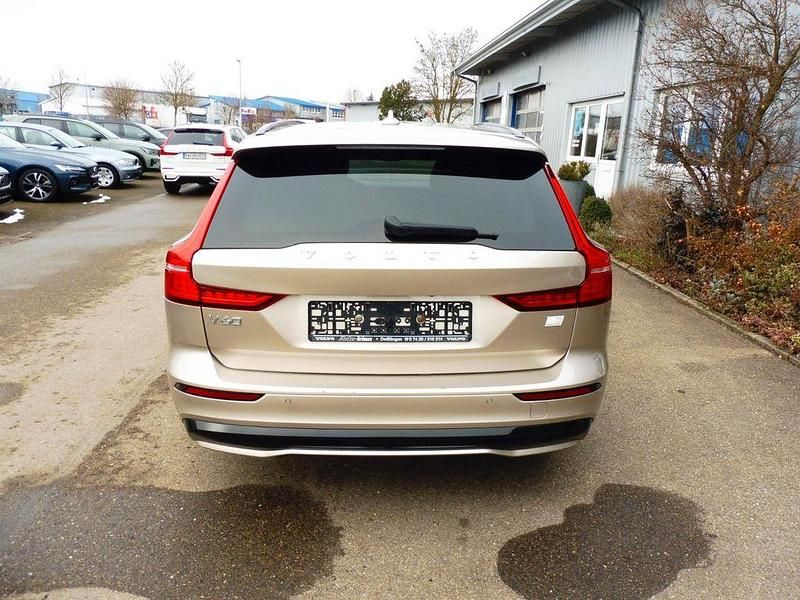 Gebraucht Volvo V60 Plus 335 PS (246 kW) 2022 Bright dusk Kombi