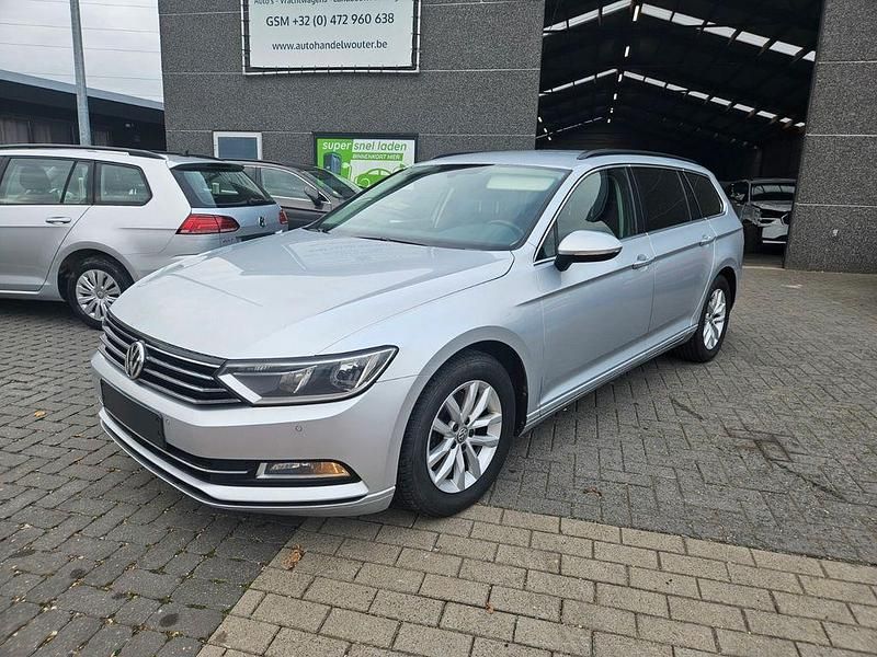 Silber Gebraucht 2017 VW Passat Comfortline Kombi | 7.200 € (Superpreis) - Bild 1/4